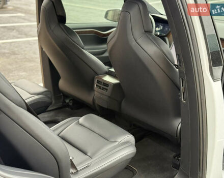 Белый Тесла Модель Х, объемом двигателя 0 л и пробегом 93 тыс. км за 33500 $, фото 28 на Automoto.ua