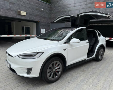 Белый Тесла Модель Х, объемом двигателя 0 л и пробегом 60 тыс. км за 35900 $, фото 1 на Automoto.ua