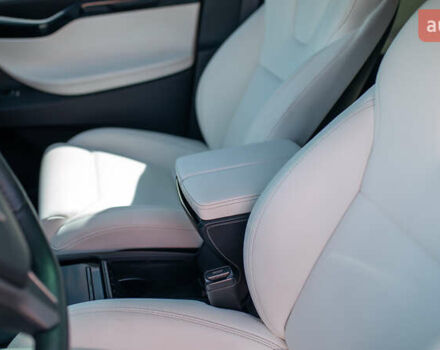 Белый Тесла Модель Х, объемом двигателя 0 л и пробегом 46 тыс. км за 39500 $, фото 50 на Automoto.ua