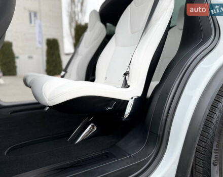 Белый Тесла Модель Х, объемом двигателя 0 л и пробегом 74 тыс. км за 33500 $, фото 41 на Automoto.ua