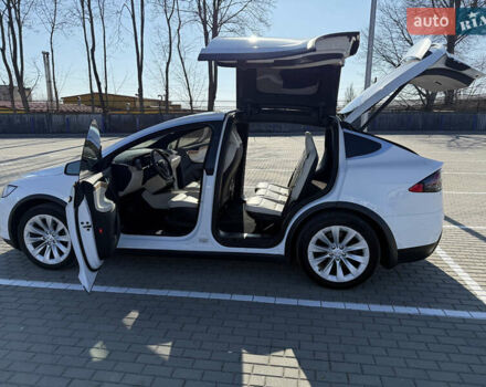 Білий Тесла Модель Х, об'ємом двигуна 0 л та пробігом 86 тис. км за 32900 $, фото 6 на Automoto.ua