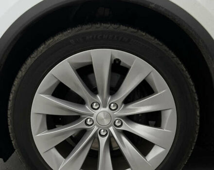 Белый Тесла Модель Х, объемом двигателя 0 л и пробегом 120 тыс. км за 31500 $, фото 10 на Automoto.ua