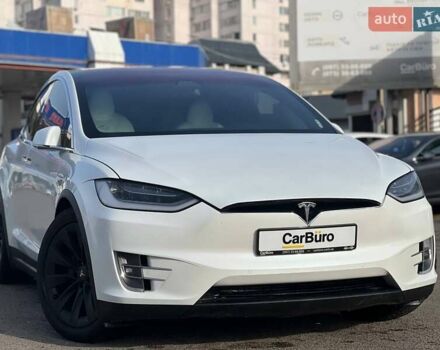 Белый Тесла Модель Х, объемом двигателя 0 л и пробегом 113 тыс. км за 33900 $, фото 3 на Automoto.ua