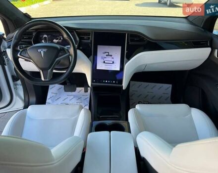 Белый Тесла Модель Х, объемом двигателя 0 л и пробегом 113 тыс. км за 33900 $, фото 25 на Automoto.ua