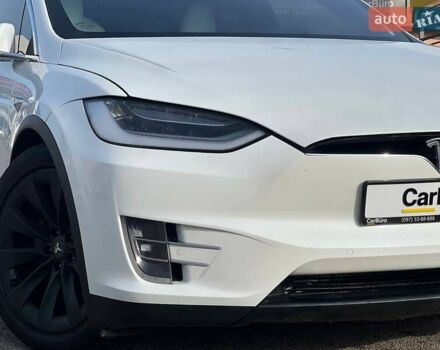 Белый Тесла Модель Х, объемом двигателя 0 л и пробегом 113 тыс. км за 33900 $, фото 2 на Automoto.ua