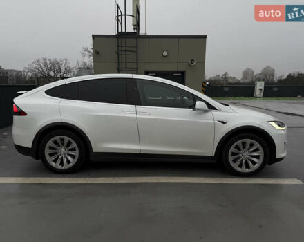 Белый Тесла Модель Х, объемом двигателя 0 л и пробегом 120 тыс. км за 31500 $, фото 13 на Automoto.ua