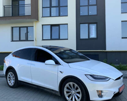 Белый Тесла Модель Х, объемом двигателя 0 л и пробегом 118 тыс. км за 25900 $, фото 4 на Automoto.ua