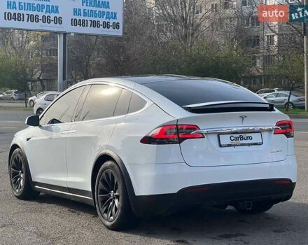 Белый Тесла Модель Х, объемом двигателя 0 л и пробегом 113 тыс. км за 33900 $, фото 7 на Automoto.ua