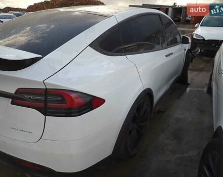 Белый Тесла Модель Х, объемом двигателя 0 л и пробегом 80 тыс. км за 24000 $, фото 5 на Automoto.ua