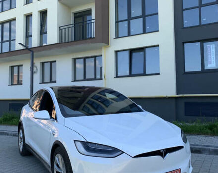 Белый Тесла Модель Х, объемом двигателя 0 л и пробегом 118 тыс. км за 25900 $, фото 2 на Automoto.ua