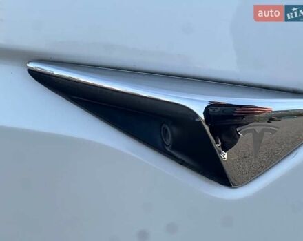 Белый Тесла Модель Х, объемом двигателя 0 л и пробегом 113 тыс. км за 33900 $, фото 14 на Automoto.ua