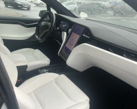 Белый Тесла Модель Х, объемом двигателя 0 л и пробегом 174 тыс. км за 29900 $, фото 4 на Automoto.ua