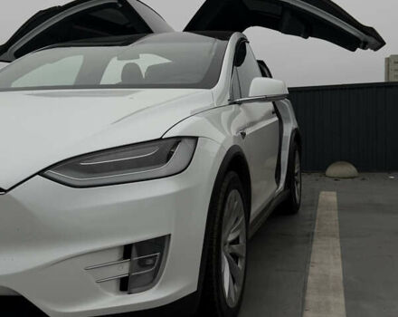 Белый Тесла Модель Х, объемом двигателя 0 л и пробегом 120 тыс. км за 31500 $, фото 4 на Automoto.ua