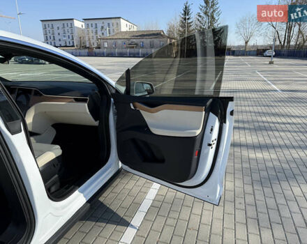 Білий Тесла Модель Х, об'ємом двигуна 0 л та пробігом 90 тис. км за 31900 $, фото 13 на Automoto.ua