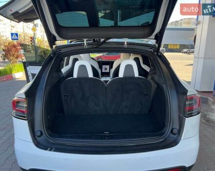 Белый Тесла Модель Х, объемом двигателя 0 л и пробегом 113 тыс. км за 33900 $, фото 26 на Automoto.ua