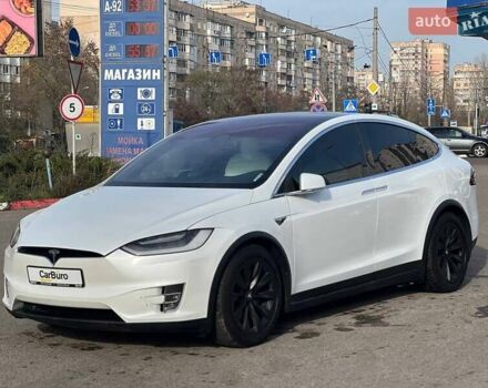 Белый Тесла Модель Х, объемом двигателя 0 л и пробегом 113 тыс. км за 33900 $, фото 6 на Automoto.ua