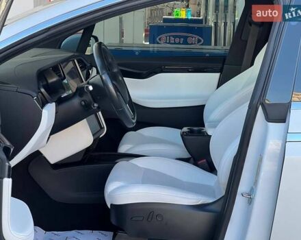 Белый Тесла Модель Х, объемом двигателя 0 л и пробегом 113 тыс. км за 33900 $, фото 20 на Automoto.ua