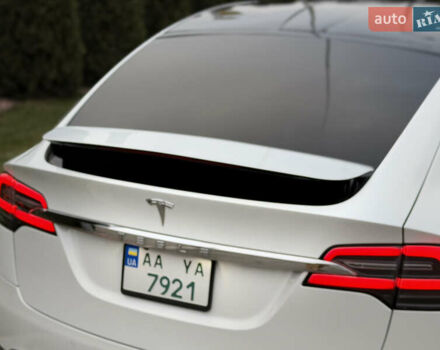 Белый Тесла Модель Х, объемом двигателя 0 л и пробегом 74 тыс. км за 33500 $, фото 21 на Automoto.ua