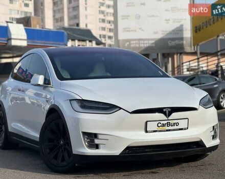 Белый Тесла Модель Х, объемом двигателя 0 л и пробегом 113 тыс. км за 33900 $, фото 1 на Automoto.ua