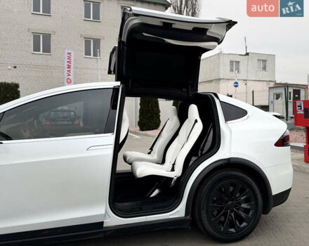 Белый Тесла Модель Х, объемом двигателя 0 л и пробегом 74 тыс. км за 33500 $, фото 25 на Automoto.ua