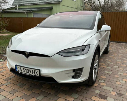 Белый Тесла Модель Х, объемом двигателя 0 л и пробегом 45 тыс. км за 61000 $, фото 20 на Automoto.ua