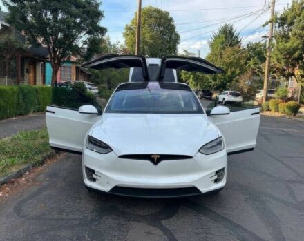 Білий Тесла Модель Х, об'ємом двигуна 0 л та пробігом 30 тис. км за 25500 $, фото 1 на Automoto.ua