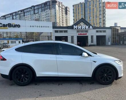 Белый Тесла Модель Х, объемом двигателя 0 л и пробегом 113 тыс. км за 33900 $, фото 10 на Automoto.ua