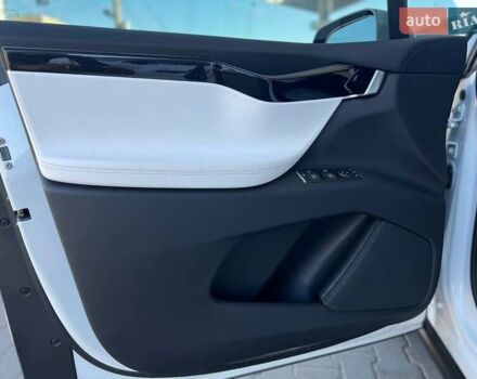 Белый Тесла Модель Х, объемом двигателя 0 л и пробегом 113 тыс. км за 33900 $, фото 18 на Automoto.ua