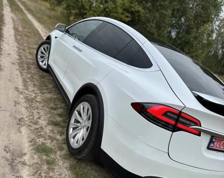Білий Тесла Модель Х, об'ємом двигуна 0 л та пробігом 82 тис. км за 35000 $, фото 25 на Automoto.ua