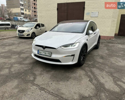 Белый Тесла Модель Х, объемом двигателя 0 л и пробегом 29 тыс. км за 55900 $, фото 2 на Automoto.ua