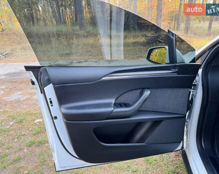 Білий Тесла Модель Х, об'ємом двигуна 0 л та пробігом 14 тис. км за 57000 $, фото 24 на Automoto.ua