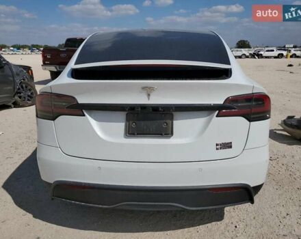 Белый Тесла Модель Х, объемом двигателя 0 л и пробегом 57 тыс. км за 18000 $, фото 5 на Automoto.ua