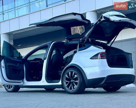 Белый Тесла Модель Х, объемом двигателя 0 л и пробегом 51 тыс. км за 39900 $, фото 19 на Automoto.ua