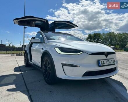 Белый Тесла Модель Х, объемом двигателя 0 л и пробегом 33 тыс. км за 55900 $, фото 6 на Automoto.ua