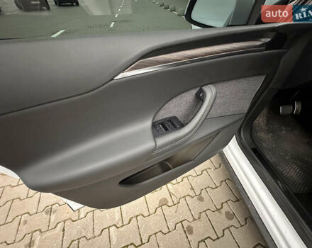 Белый Тесла Модель Х, объемом двигателя 0 л и пробегом 42 тыс. км за 42900 $, фото 29 на Automoto.ua