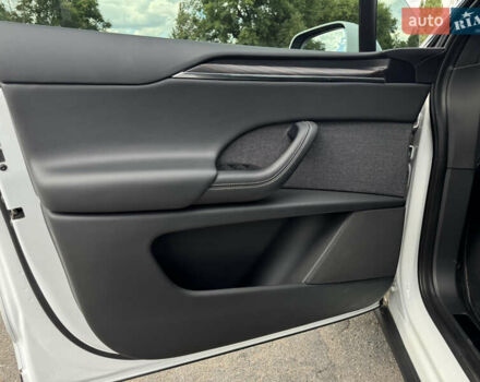 Белый Тесла Модель Х, объемом двигателя 0 л и пробегом 40 тыс. км за 67800 $, фото 8 на Automoto.ua