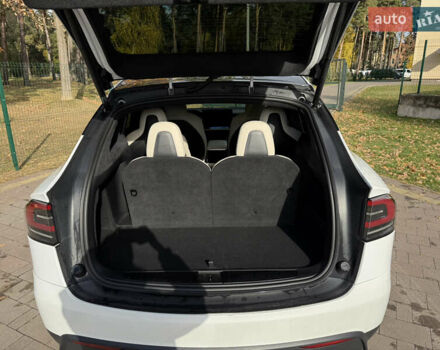 Білий Тесла Модель Х, об'ємом двигуна 0 л та пробігом 55 тис. км за 47000 $, фото 9 на Automoto.ua