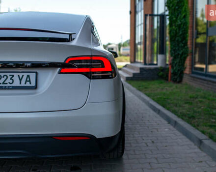 Білий Тесла Модель Х, об'ємом двигуна 0 л та пробігом 54 тис. км за 69000 $, фото 11 на Automoto.ua