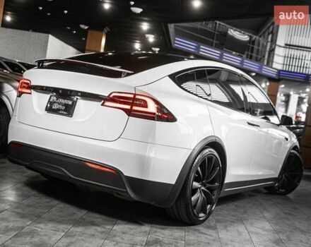 Білий Тесла Модель Х, об'ємом двигуна 0 л та пробігом 25 тис. км за 55900 $, фото 6 на Automoto.ua