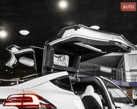 Білий Тесла Модель Х, об'ємом двигуна 0 л та пробігом 25 тис. км за 55900 $, фото 10 на Automoto.ua