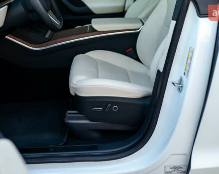 Білий Тесла Модель Х, об'ємом двигуна 0 л та пробігом 54 тис. км за 69000 $, фото 45 на Automoto.ua