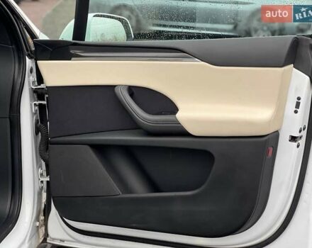 Белый Тесла Модель Х, объемом двигателя 0 л и пробегом 31 тыс. км за 68000 $, фото 28 на Automoto.ua