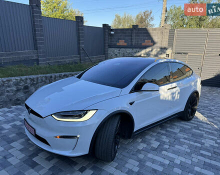 Белый Тесла Модель Х, объемом двигателя 0 л и пробегом 64 тыс. км за 57000 $, фото 2 на Automoto.ua