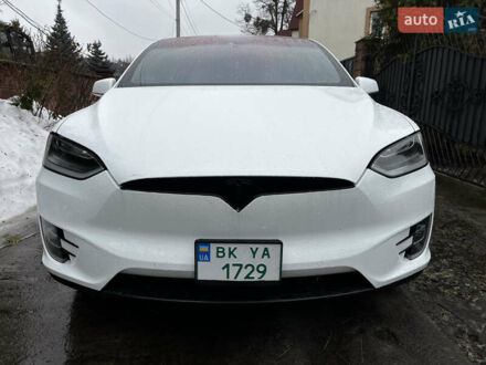 Белый Тесла Модель Х, объемом двигателя 0 л и пробегом 190 тыс. км за 23500 $, фото 1 на Automoto.ua