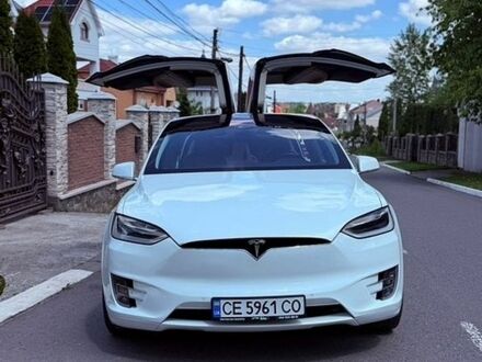 Белый Тесла Модель Х, объемом двигателя 0.37 л и пробегом 128 тыс. км за 18500 $, фото 1 на Automoto.ua