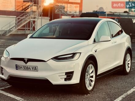 Белый Тесла Модель Х, объемом двигателя 0 л и пробегом 140 тыс. км за 21000 $, фото 1 на Automoto.ua