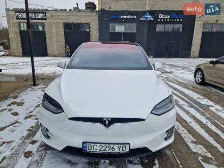 Белый Тесла Модель Х, объемом двигателя 0 л и пробегом 163 тыс. км за 20900 $, фото 1 на Automoto.ua