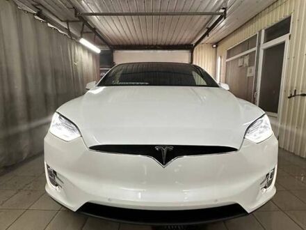 Белый Тесла Модель Х, объемом двигателя 0 л и пробегом 118 тыс. км за 21500 $, фото 1 на Automoto.ua