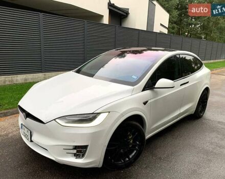 Белый Тесла Модель Х, объемом двигателя 0 л и пробегом 265 тыс. км за 17000 $, фото 1 на Automoto.ua