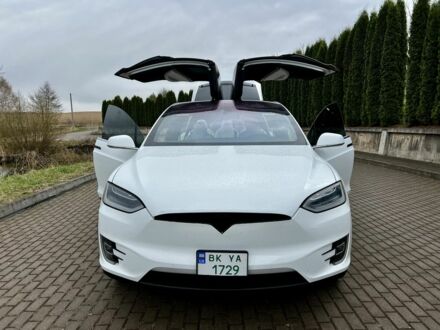 Белый Тесла Модель Х, объемом двигателя 0 л и пробегом 200 тыс. км за 19900 $, фото 1 на Automoto.ua